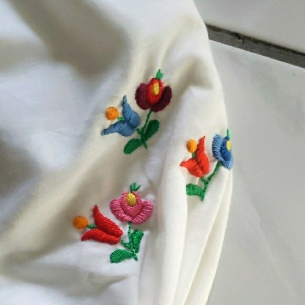 Vintage like new handmade original hungarian embroidered peasant blouse - Picture 3 of 13
